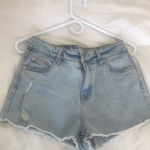 Cute frayed low rise hem denim jean shorts. The brand is “mySTYLE”